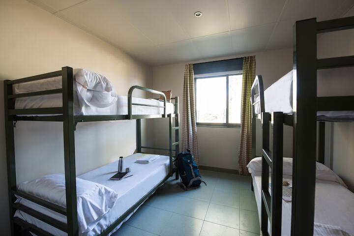 Room 8 of 33