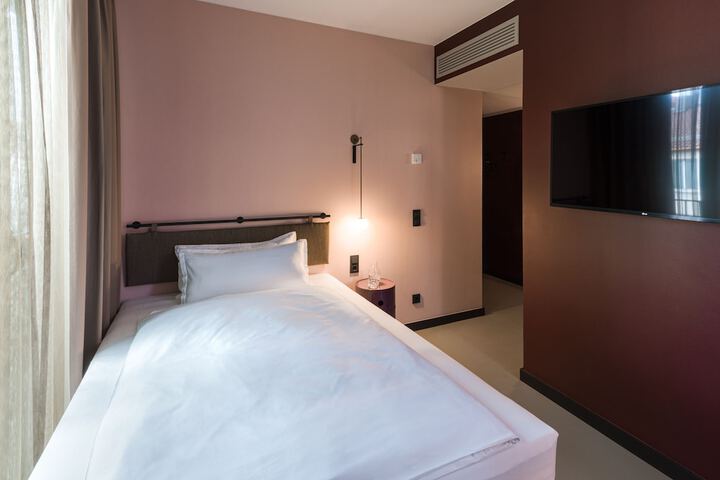 Room 16 of 95