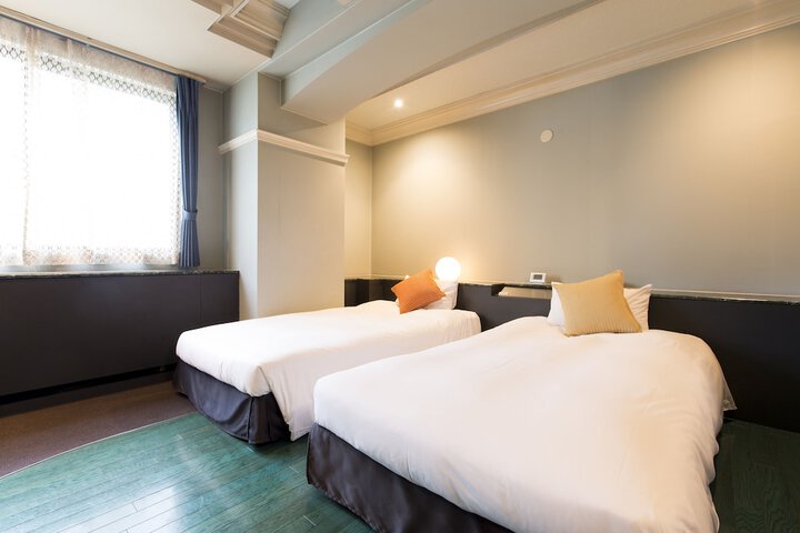 Room 16 of 35