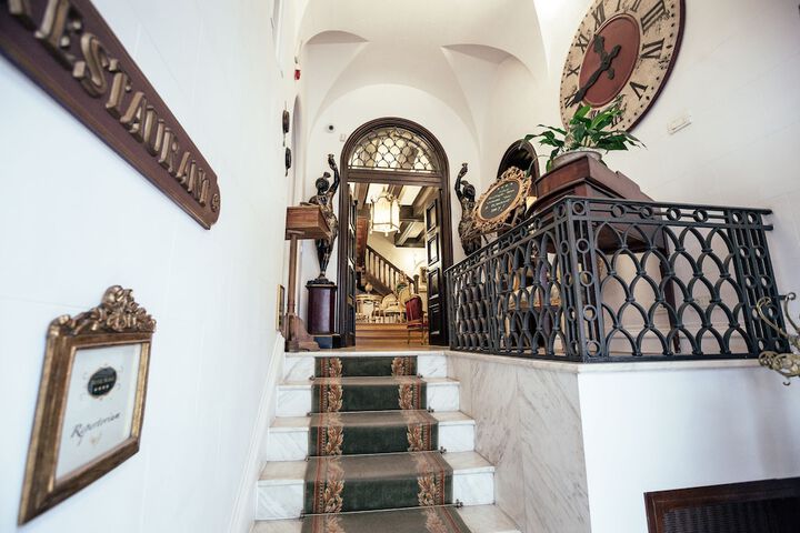 Hotel 2 of 142