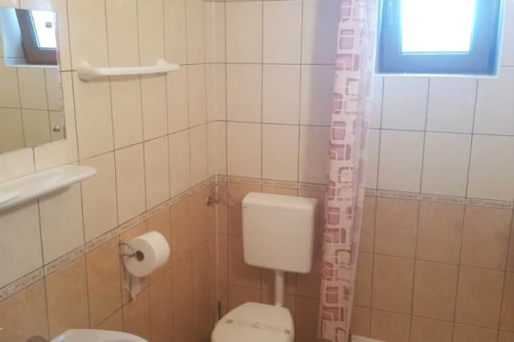 Room 5 of 12