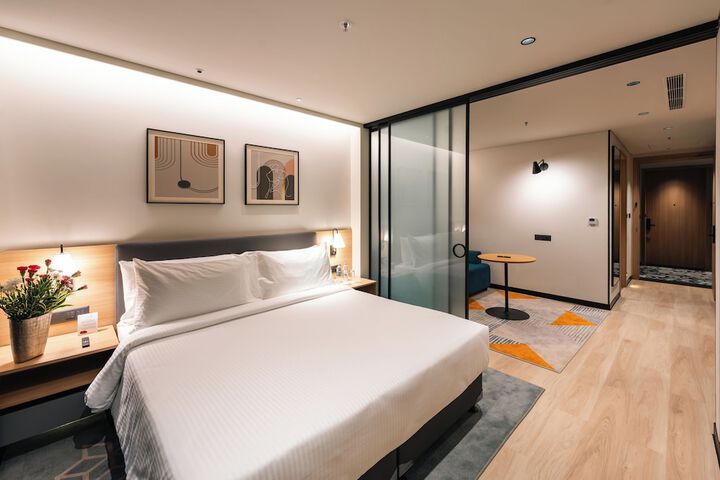 Room 4 of 78