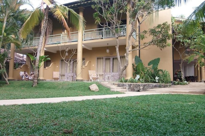 Hotel Exterior 32 of 38