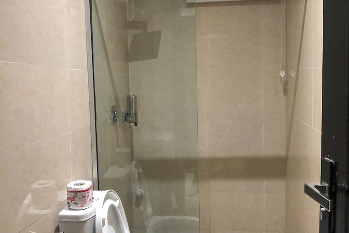 Room 9 of 11