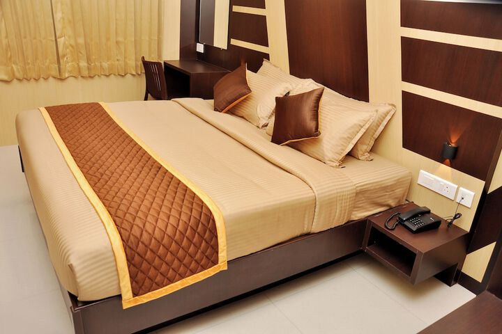 Room 4 of 12