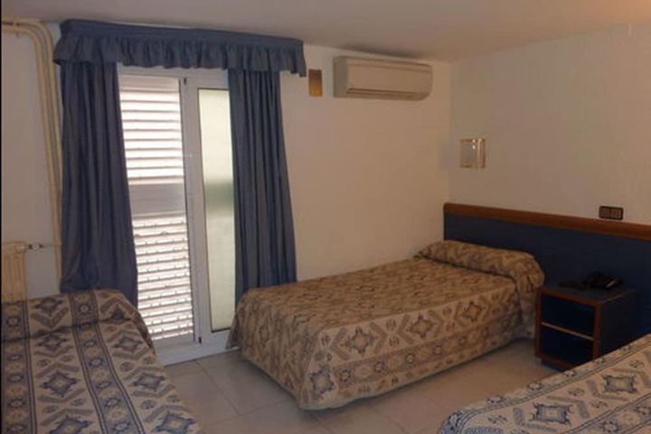 Room 11 of 37