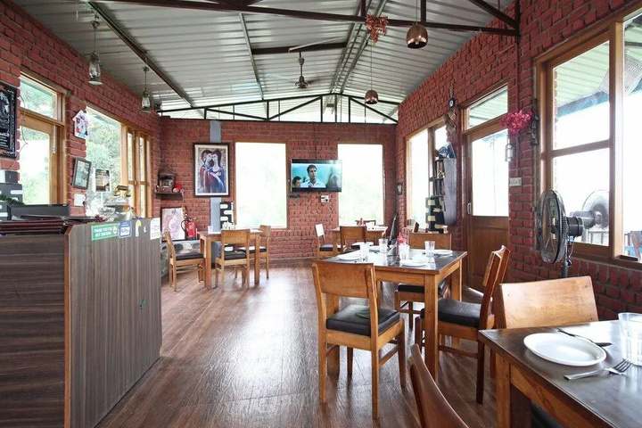 Dining 17 of 17