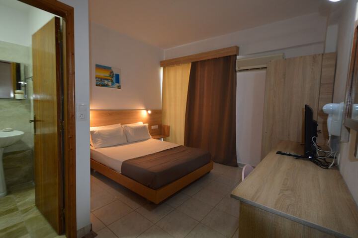 Room 2 of 40