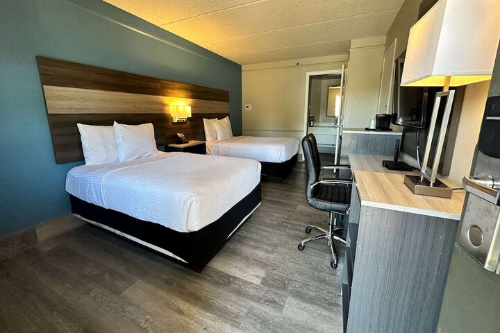 2 Double Beds (2 of 5)