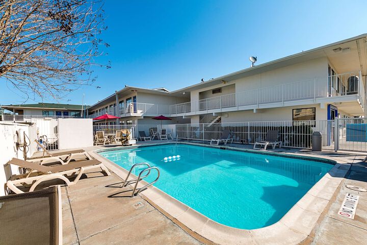 Hotel Pool