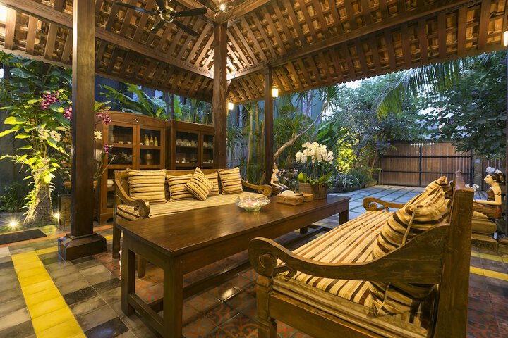 Entrance & Lobby