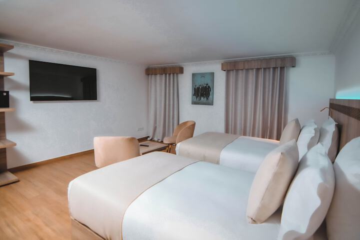Room 33 of 105