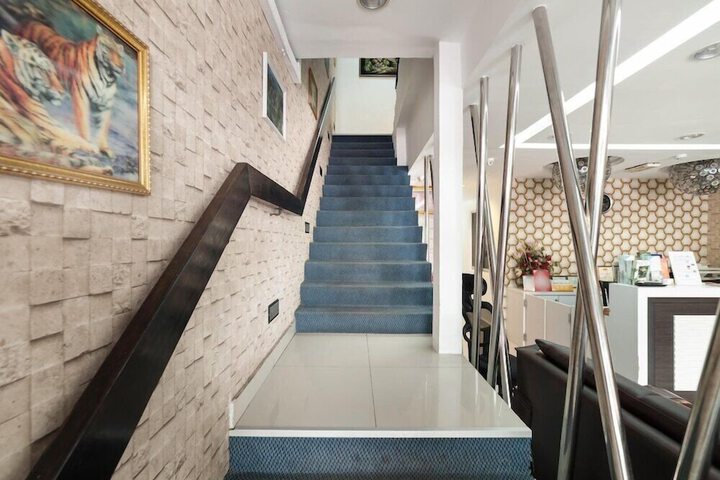 Entrance & Lobby