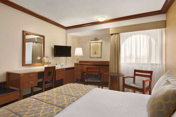 Room 8 of 41