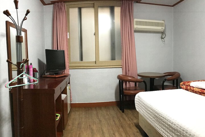 Room 3 of 22