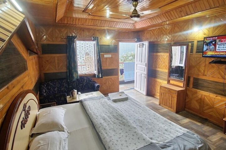 Room 5 of 11