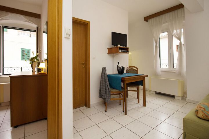 Room 10 of 39