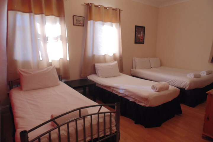 Room 6 of 8