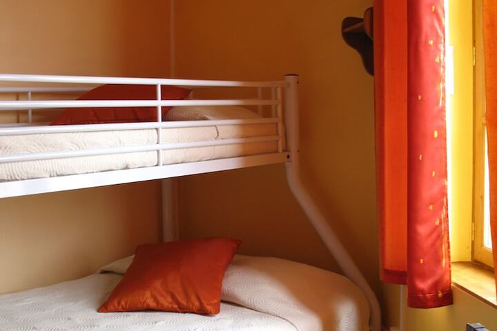 Room 5 of 28