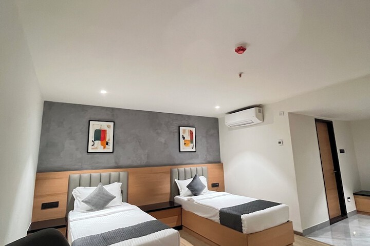 Room 8 of 24