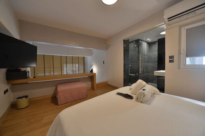 Room 47 of 100