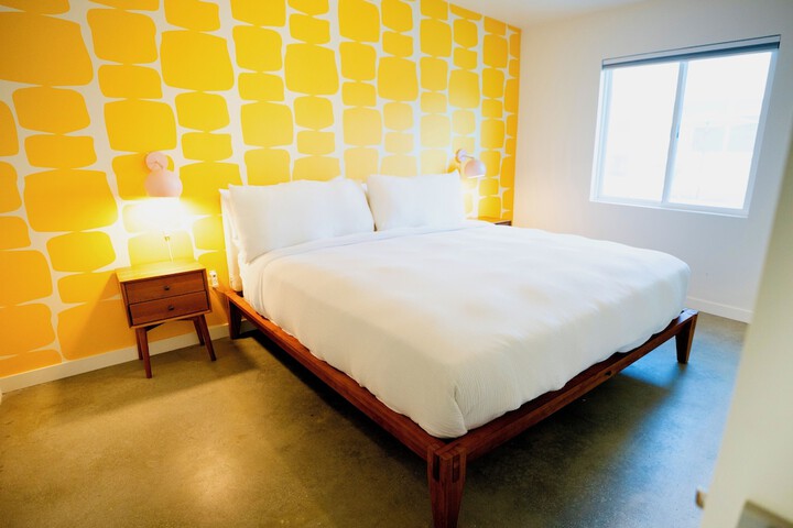 Room 9 of 68