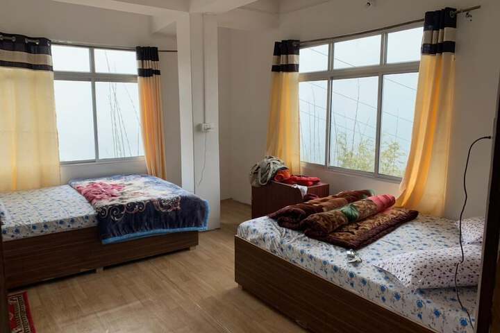 Room 4 of 18