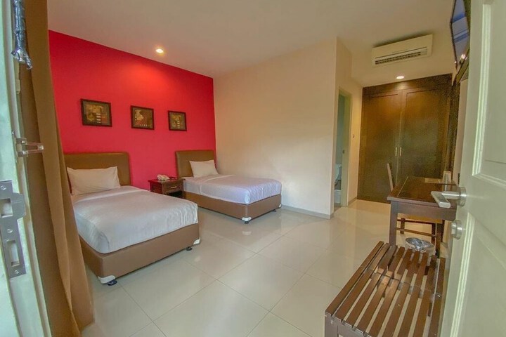 Room 15 of 33