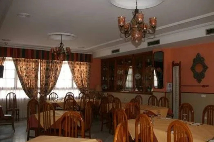 Dining 13 of 16