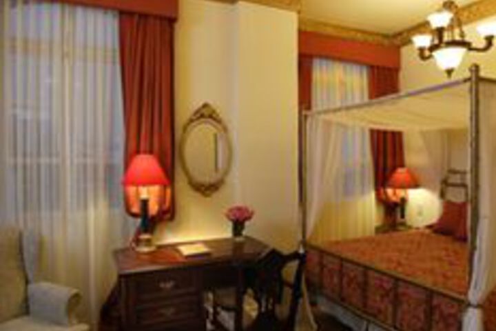 Room 9 of 31