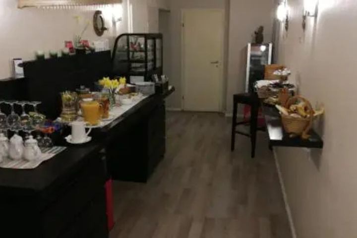 Dining 4 of 4