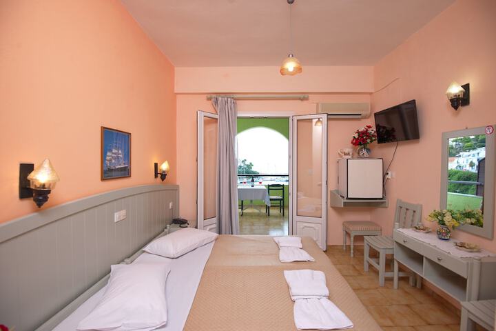 Room 3 of 49