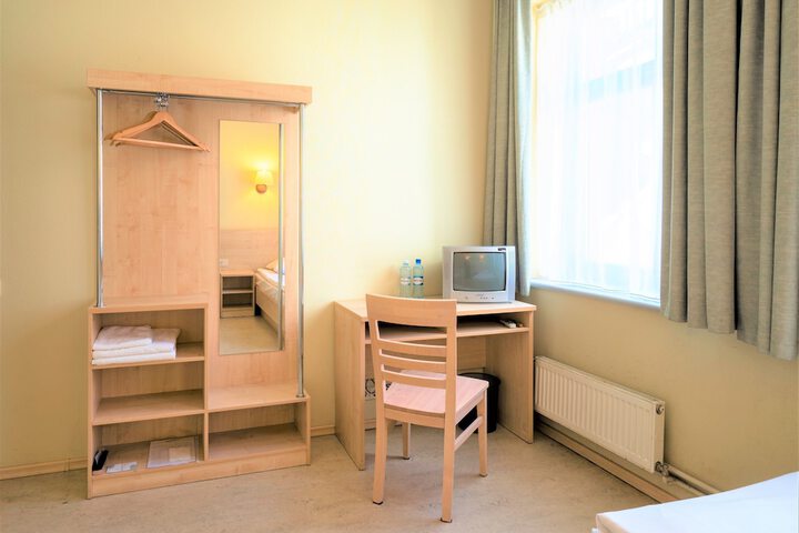 Room 14 of 40