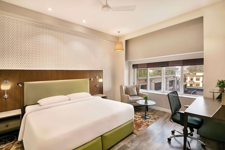Room 10 of 52