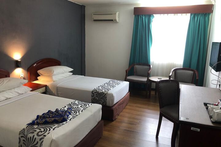 Room 4 of 6