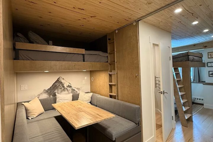 Room 35 of 102