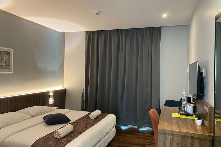 Room 9 of 126