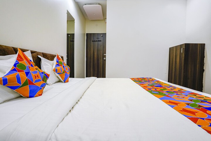 Room 6 of 25