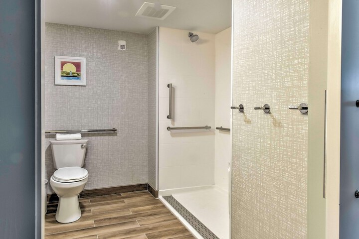 Room 8 of 27
