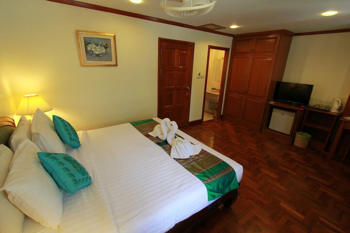 Room 11 of 35