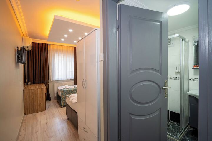 Room 37 of 90
