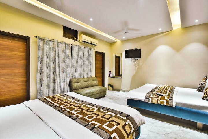 Room 5 of 18