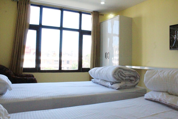 Room 10 of 33