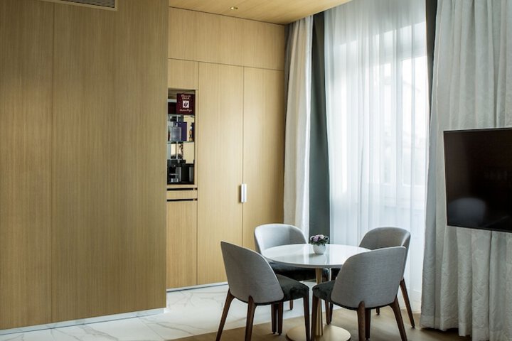Room 12 of 255