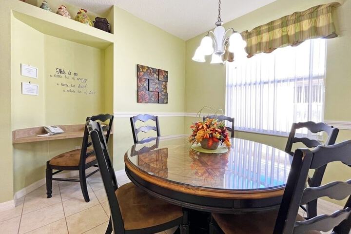 Dining 24 of 32