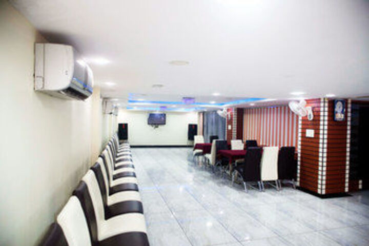 Vista Rooms at M.P Nagar