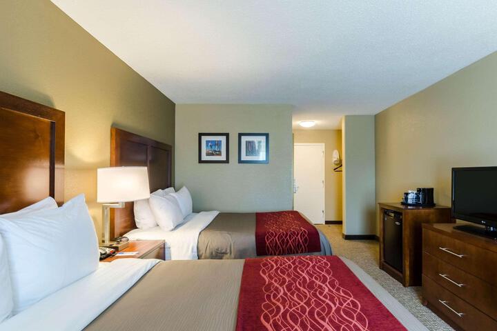 2 Queen Beds (4 of 6)