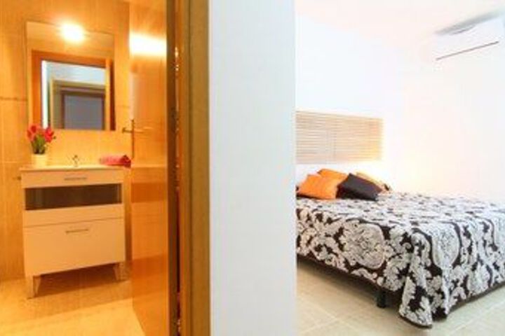 Room 52 of 176