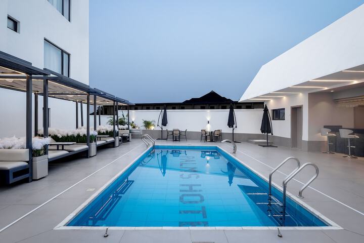Pool 24 of 36