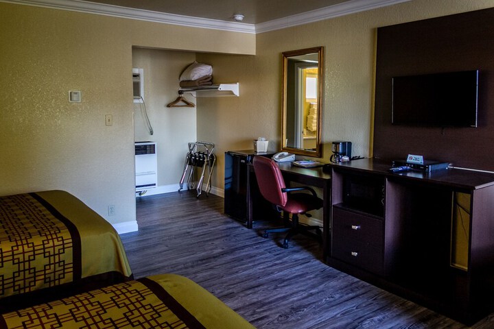 Room 14 of 90